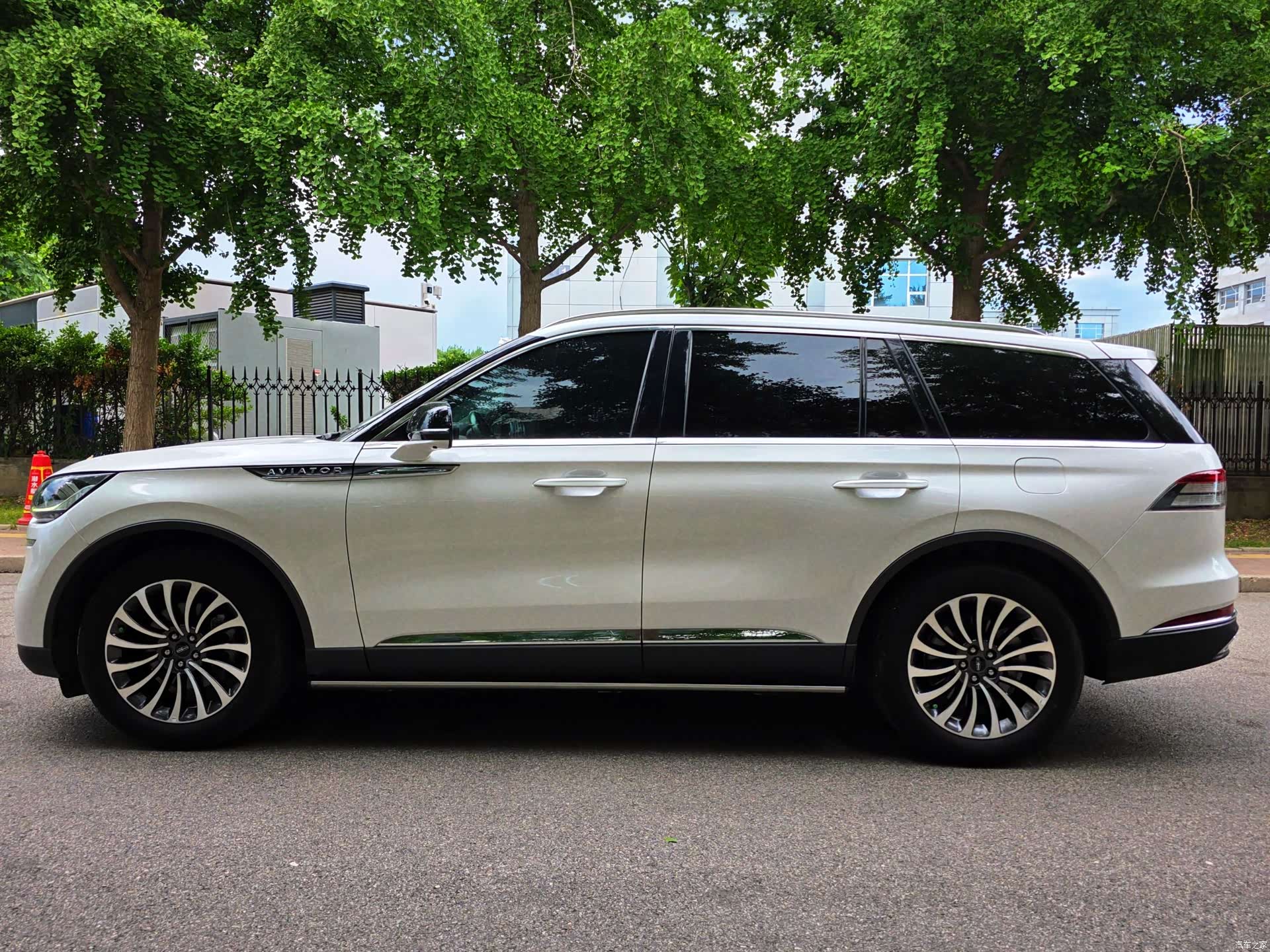 Lincoln Aviator, 2023 7