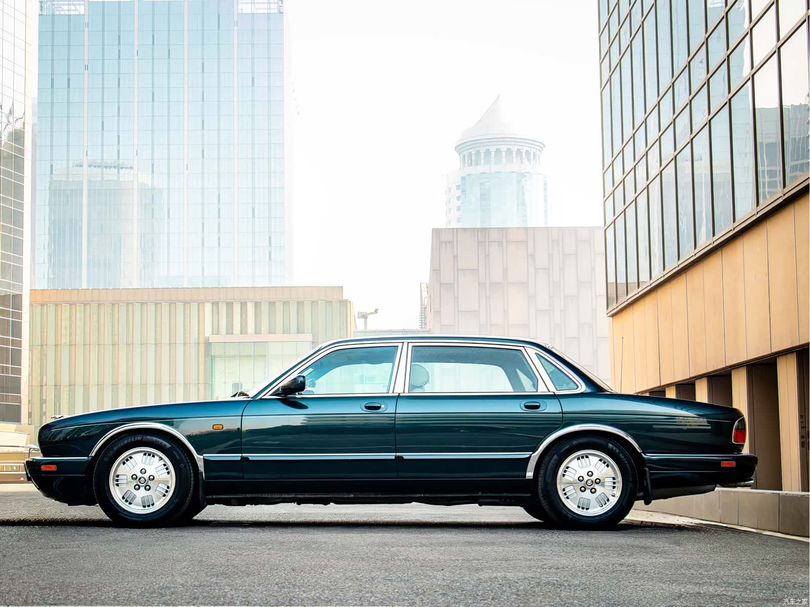 Jaguar XJ, 1997 6