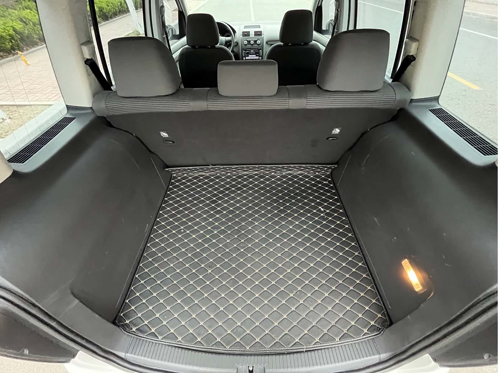 Volkswagen L, 2018 14