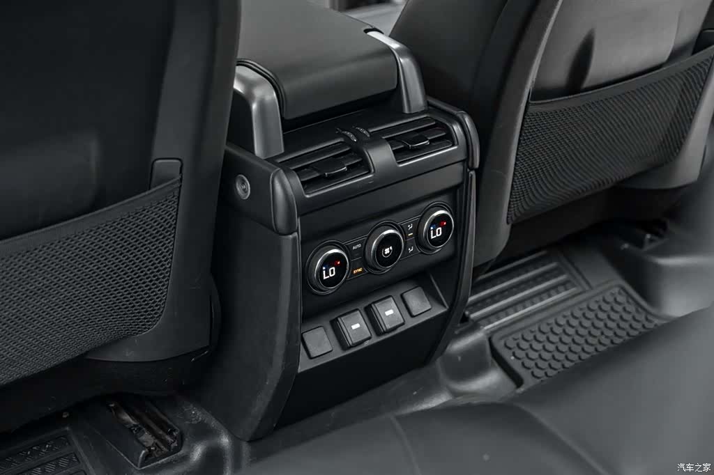 Land Rover Defender, 2024 24