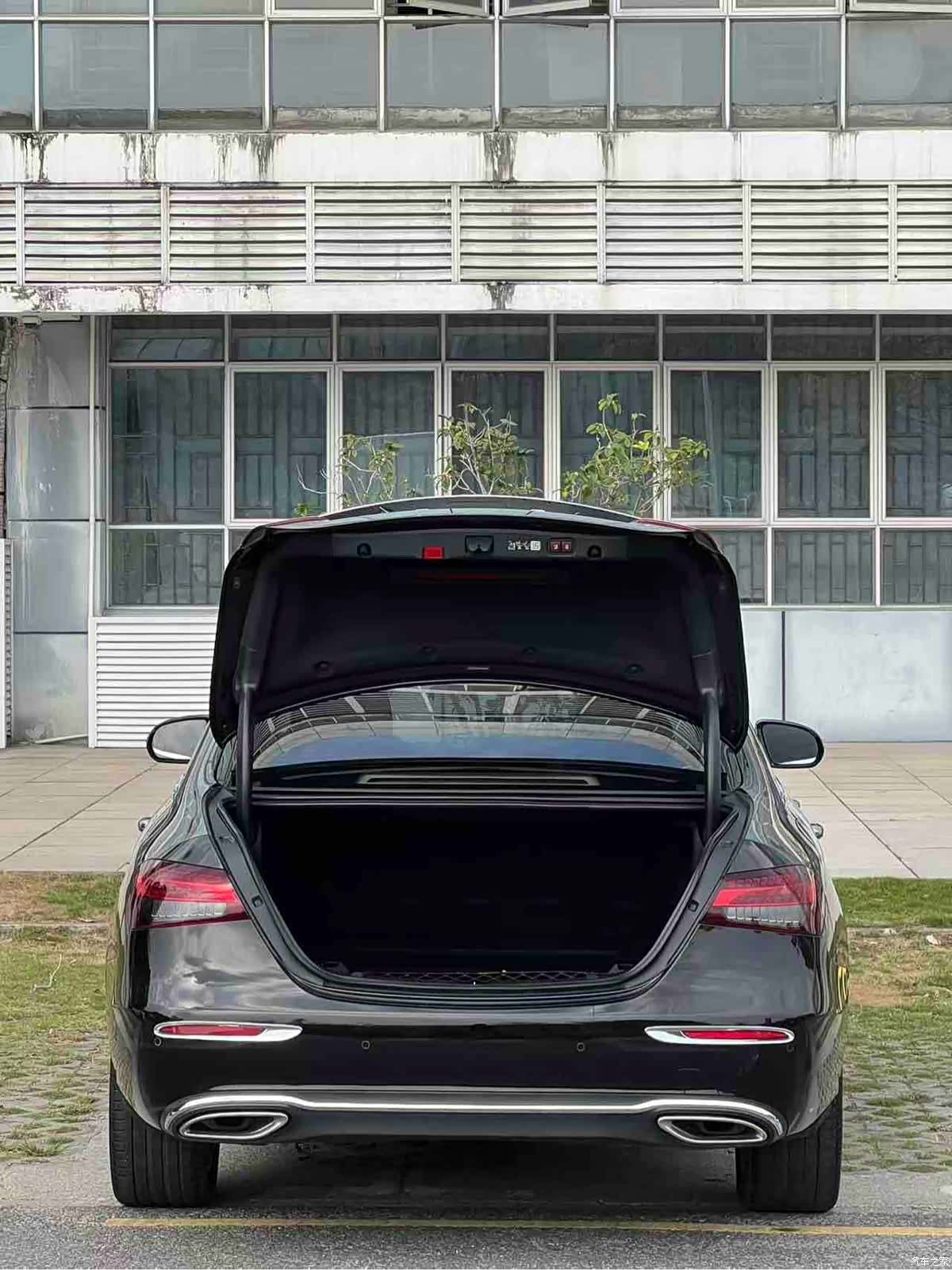 Mercedes-Benz E-Class, 2024 9
