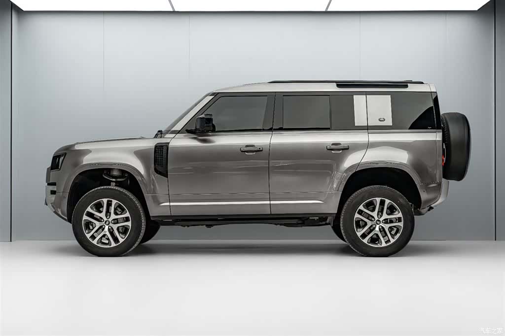 Land Rover Defender, 2024 4
