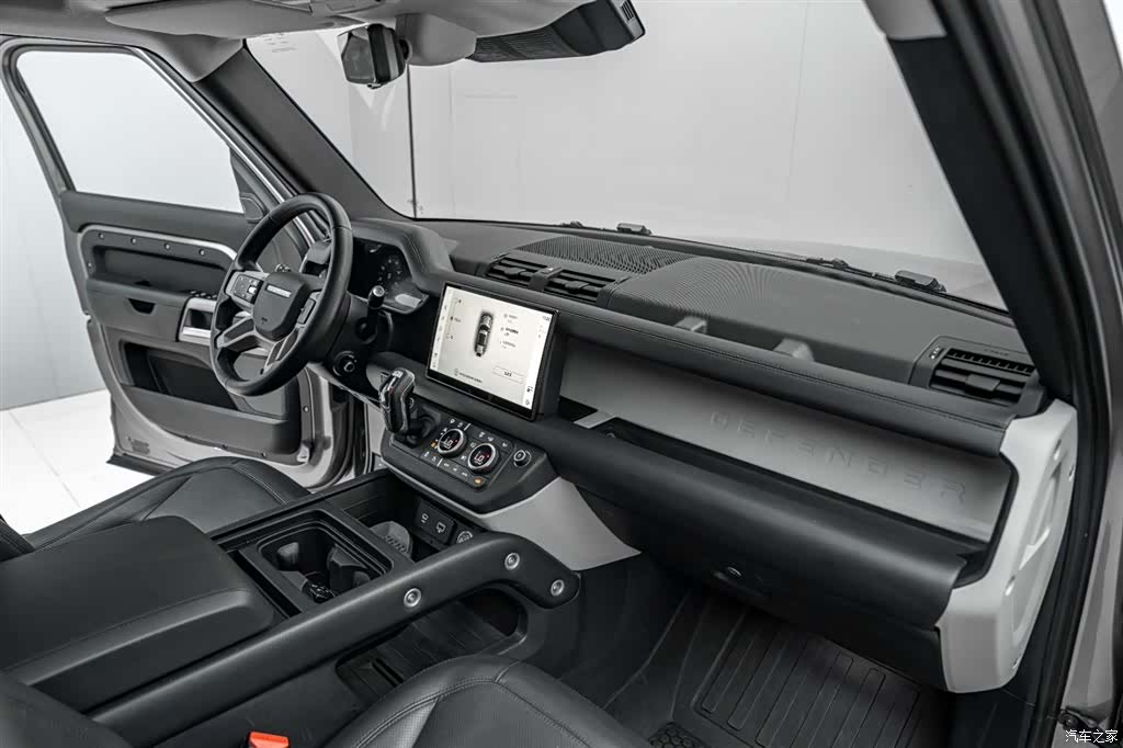 Land Rover Defender, 2024 18