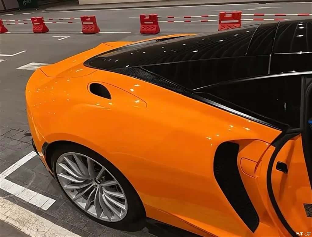 McLaren GT, 2023 все фото