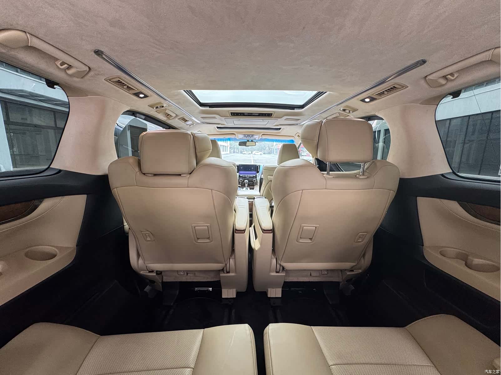 Toyota Alphard, 2015 13