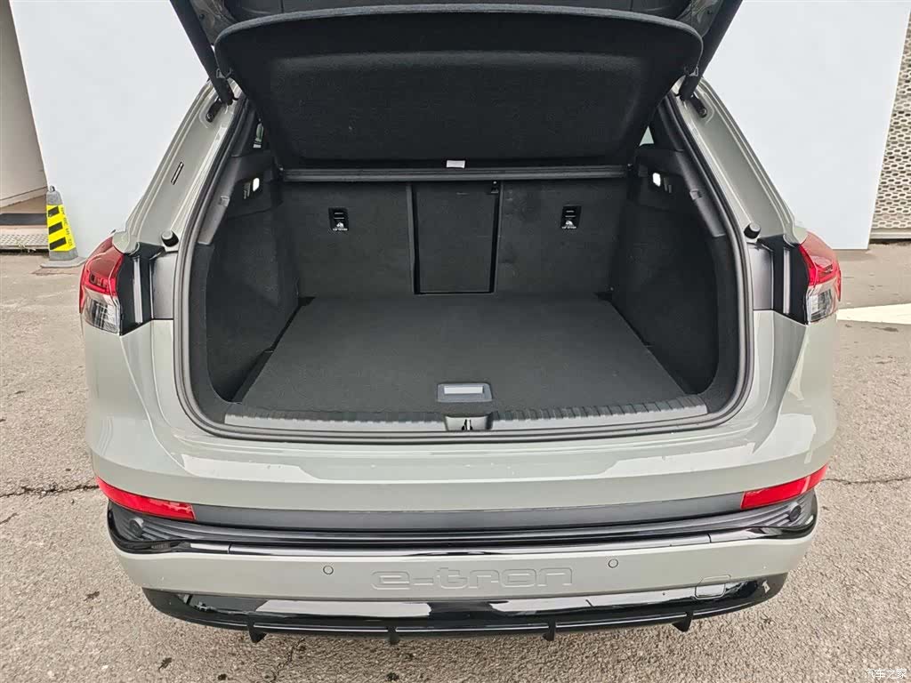 Audi Q4 e-tron, 2024 9