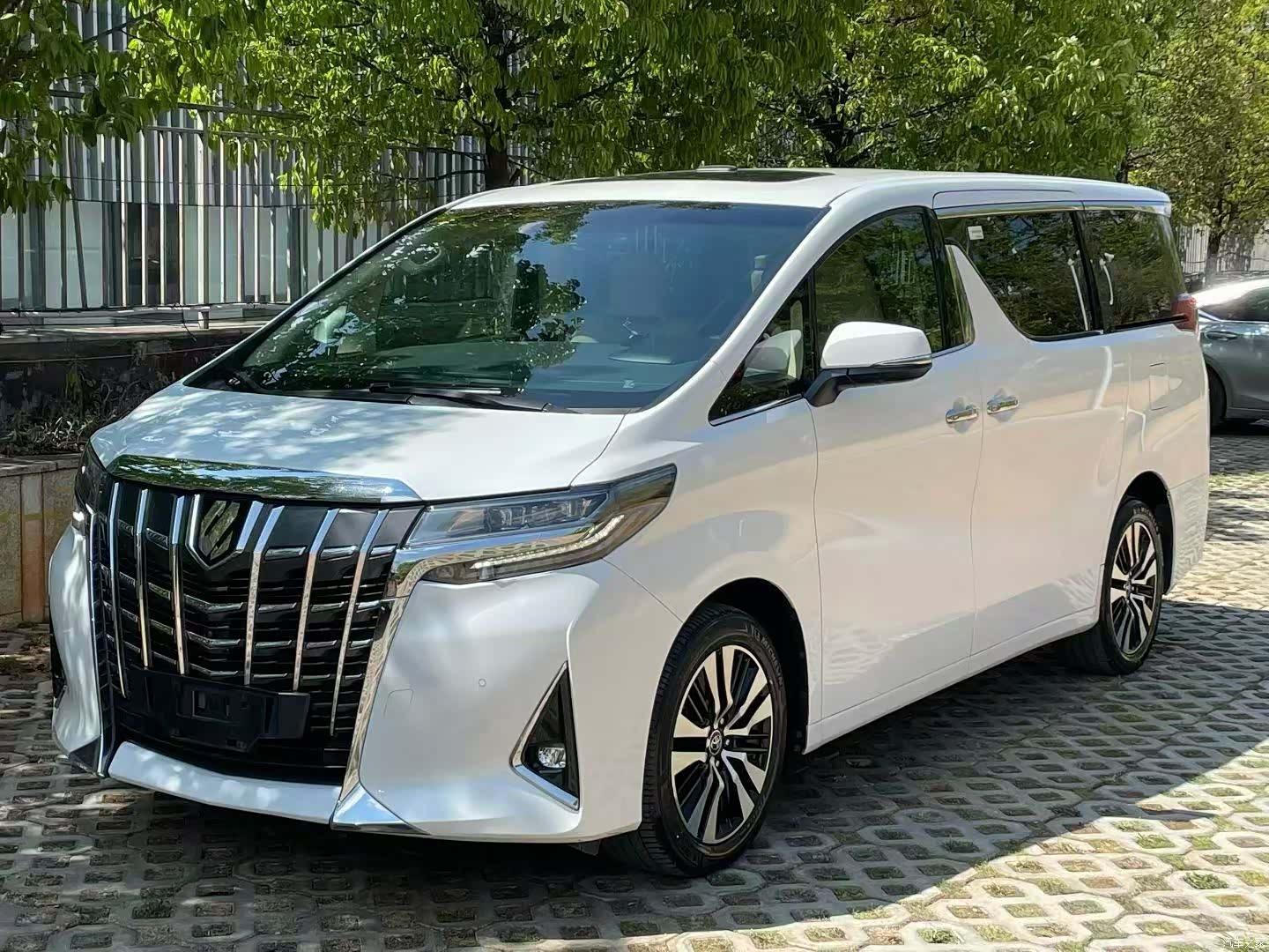 Toyota Alphard, 2018 все фото
