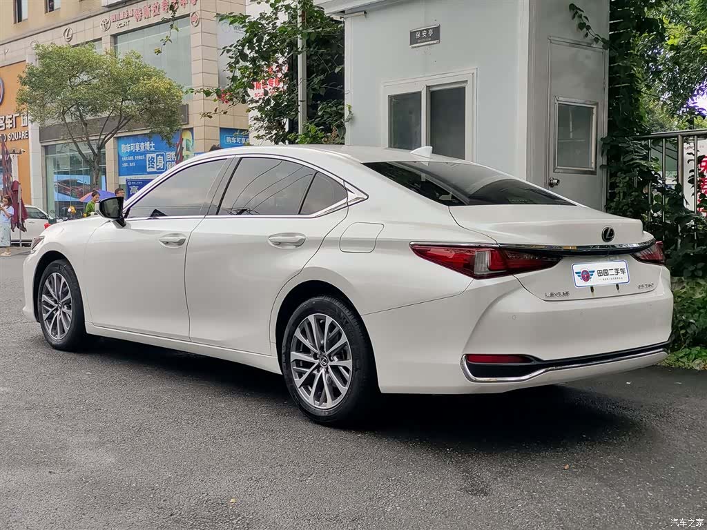Lexus ES, 2022 все фото