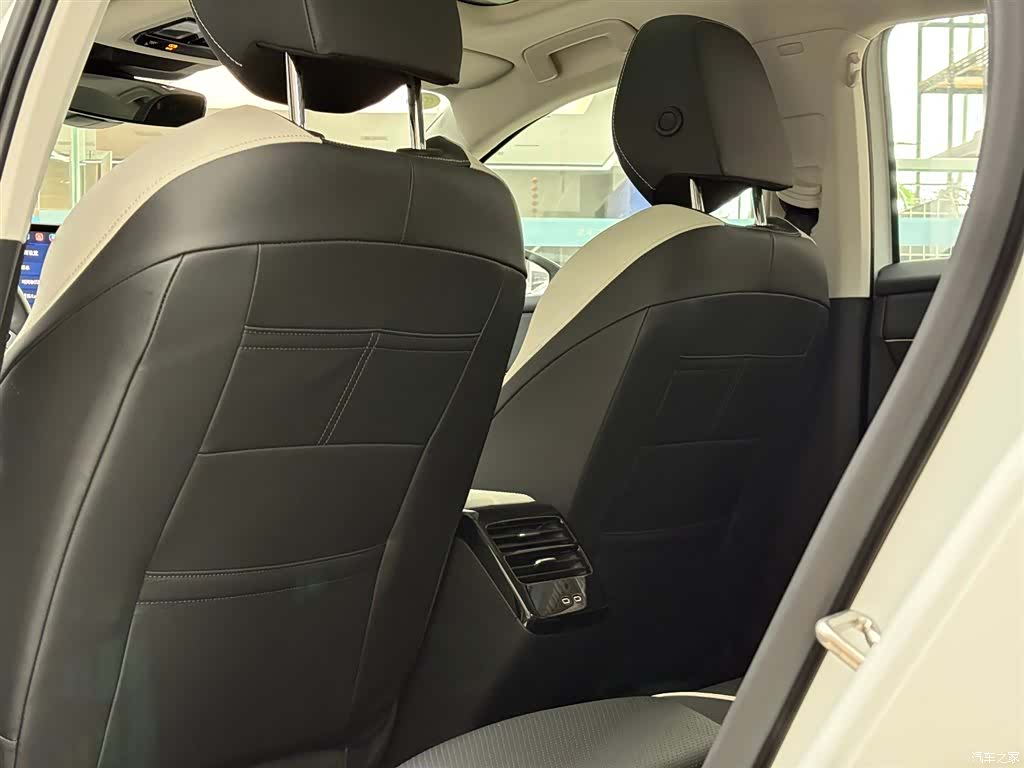 Volkswagen Sagitar, 2026 14
