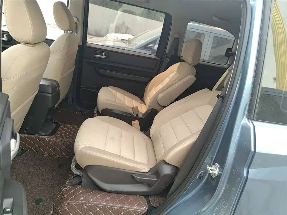 Wuling Wuling Hongguang PLUS