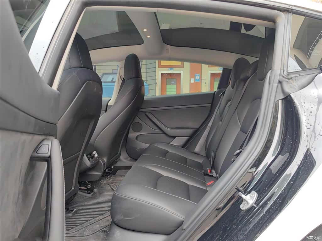 Tesla Model 3, 2022 13