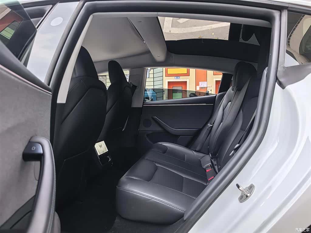 Tesla Model 3, 2024 13