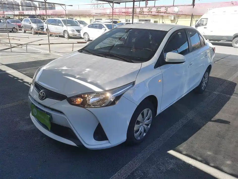 Toyota YARiS L to enjoy
