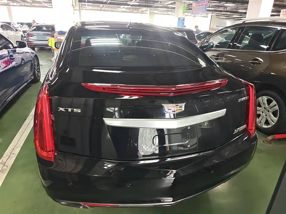 Cadillac XTS