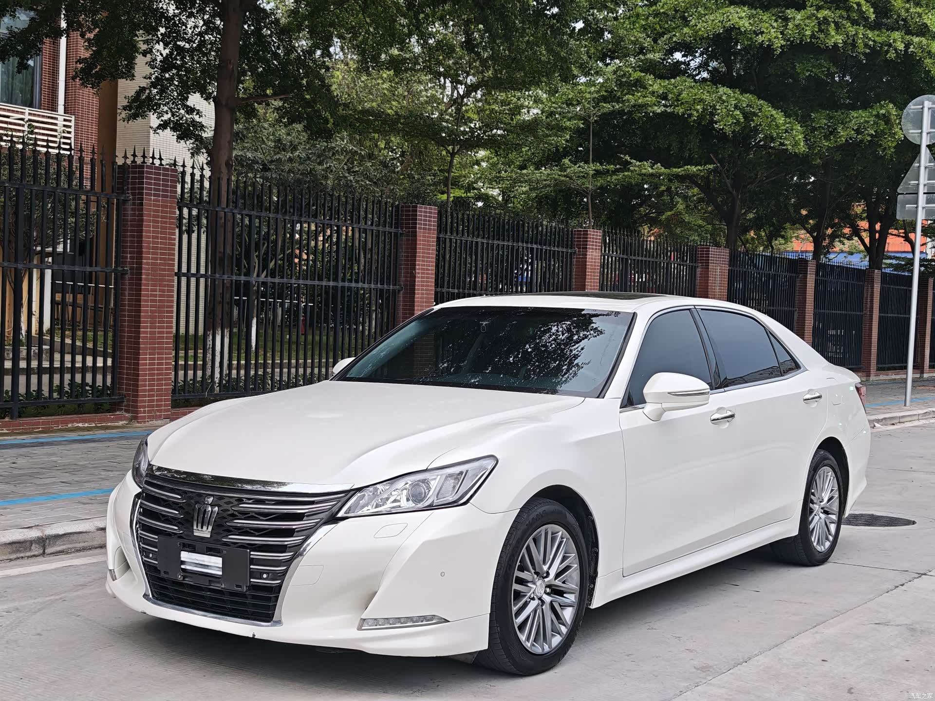 Toyota Crown, 2017 1