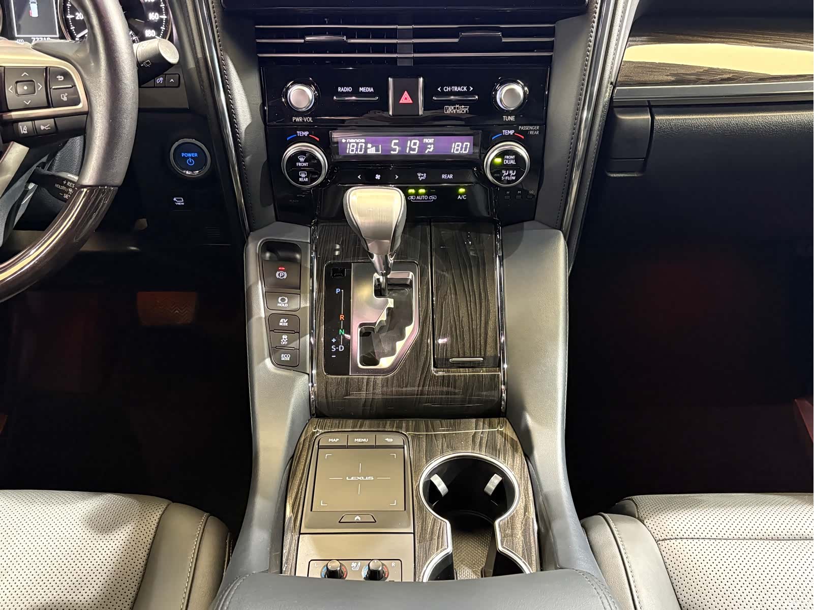 Lexus LM, 2021 11