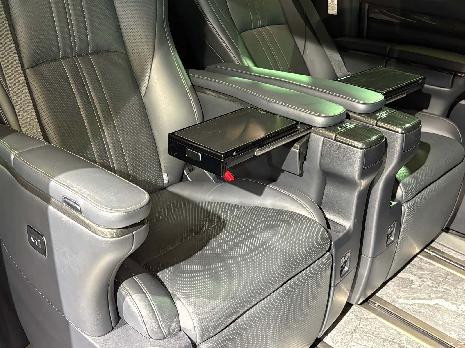 Lexus LM, 2021 18