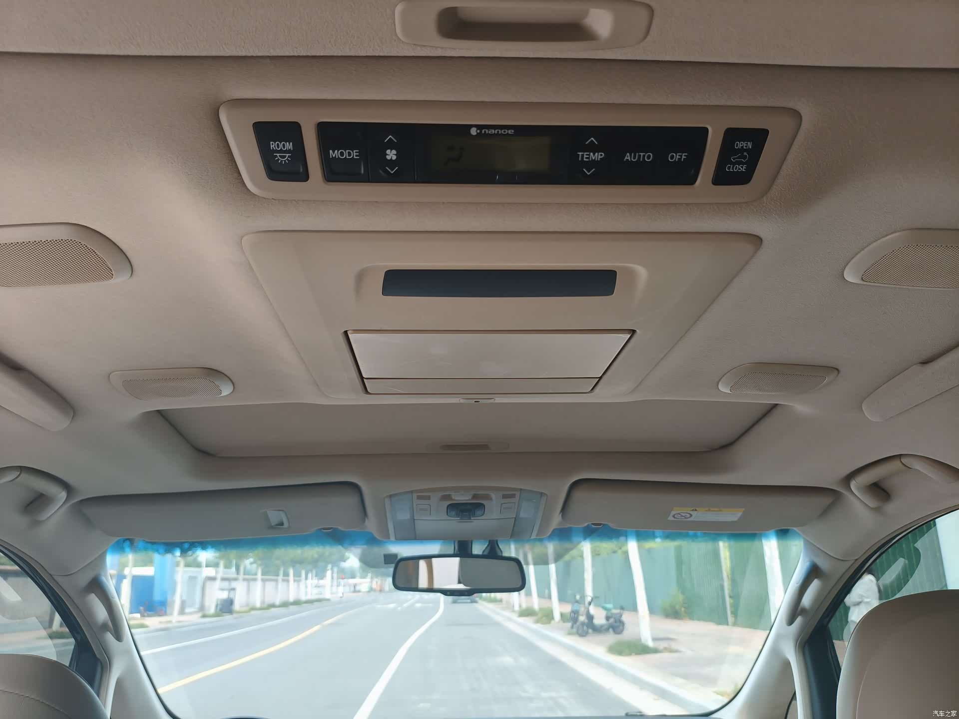 Toyota Alphard, 2012 11