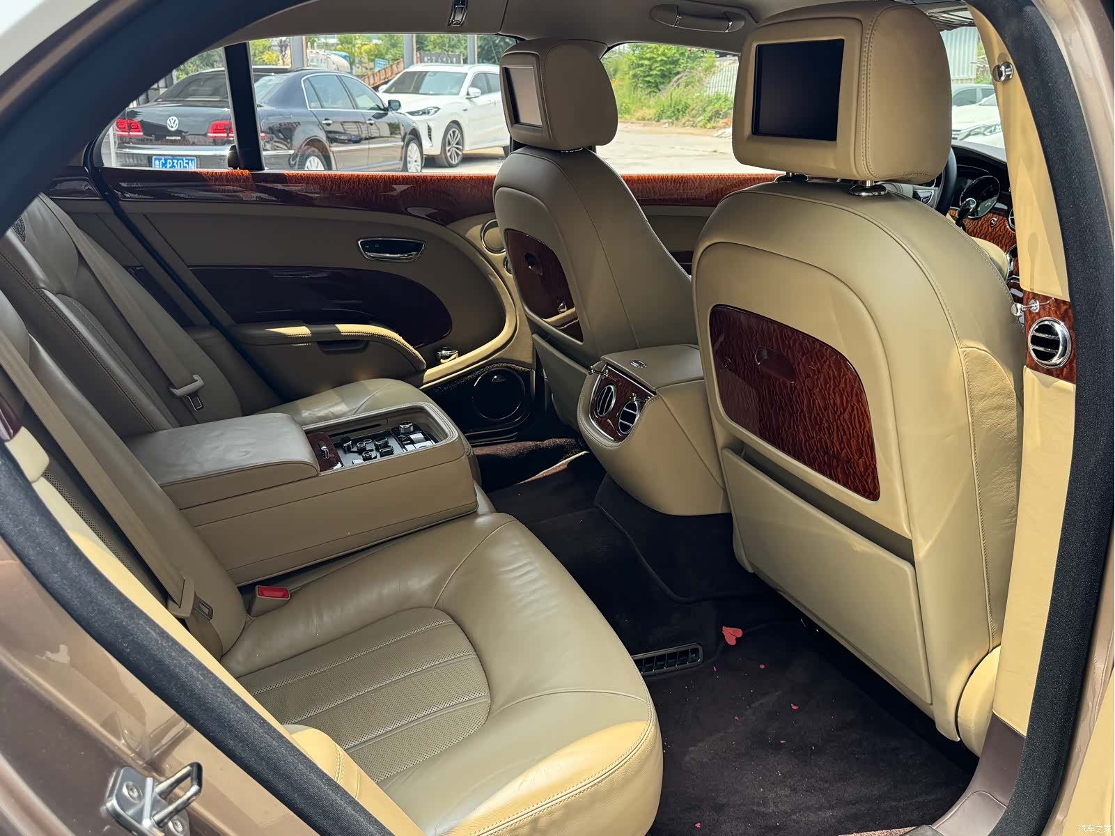 Bentley Mulsanne, 2011 7