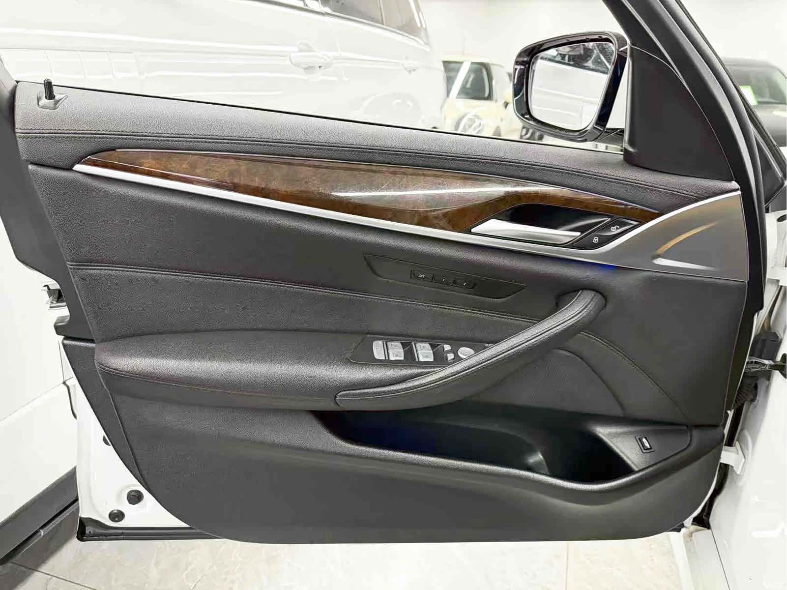 BMW 5 Series, 2018 10