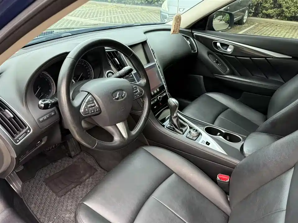 Infiniti Q50L