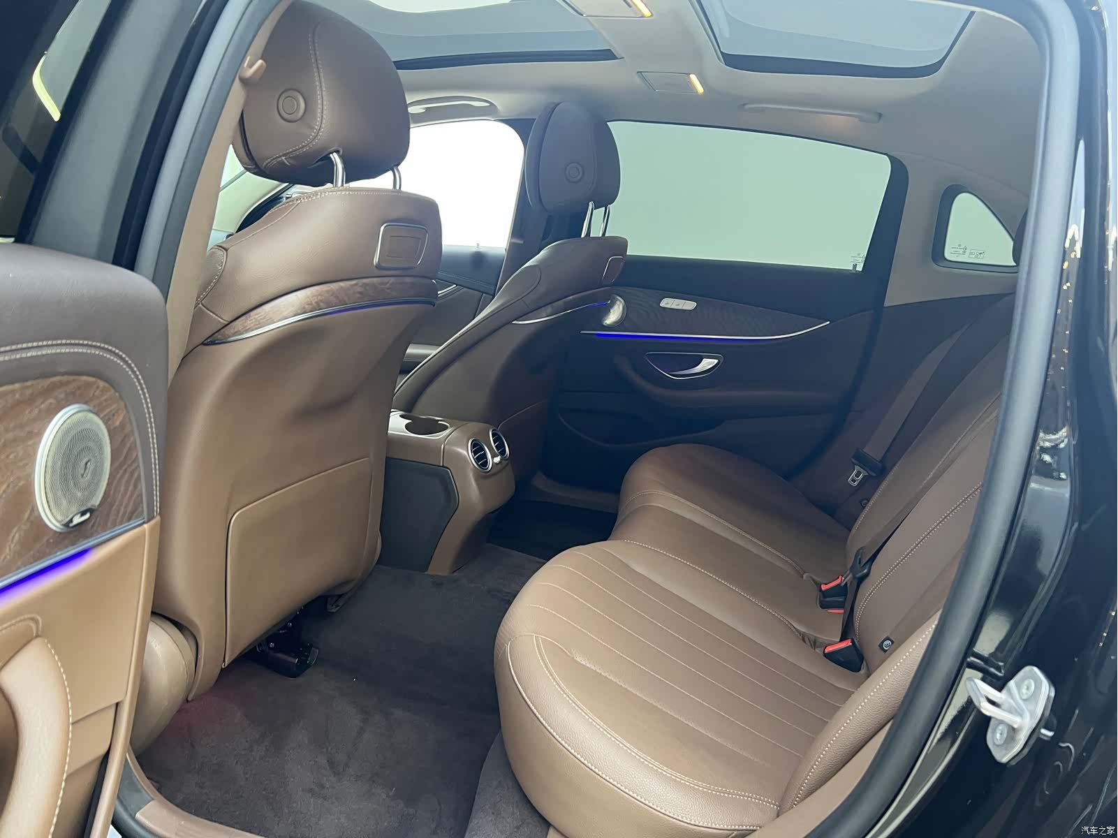Mercedes-Benz E-Class, 2020 14