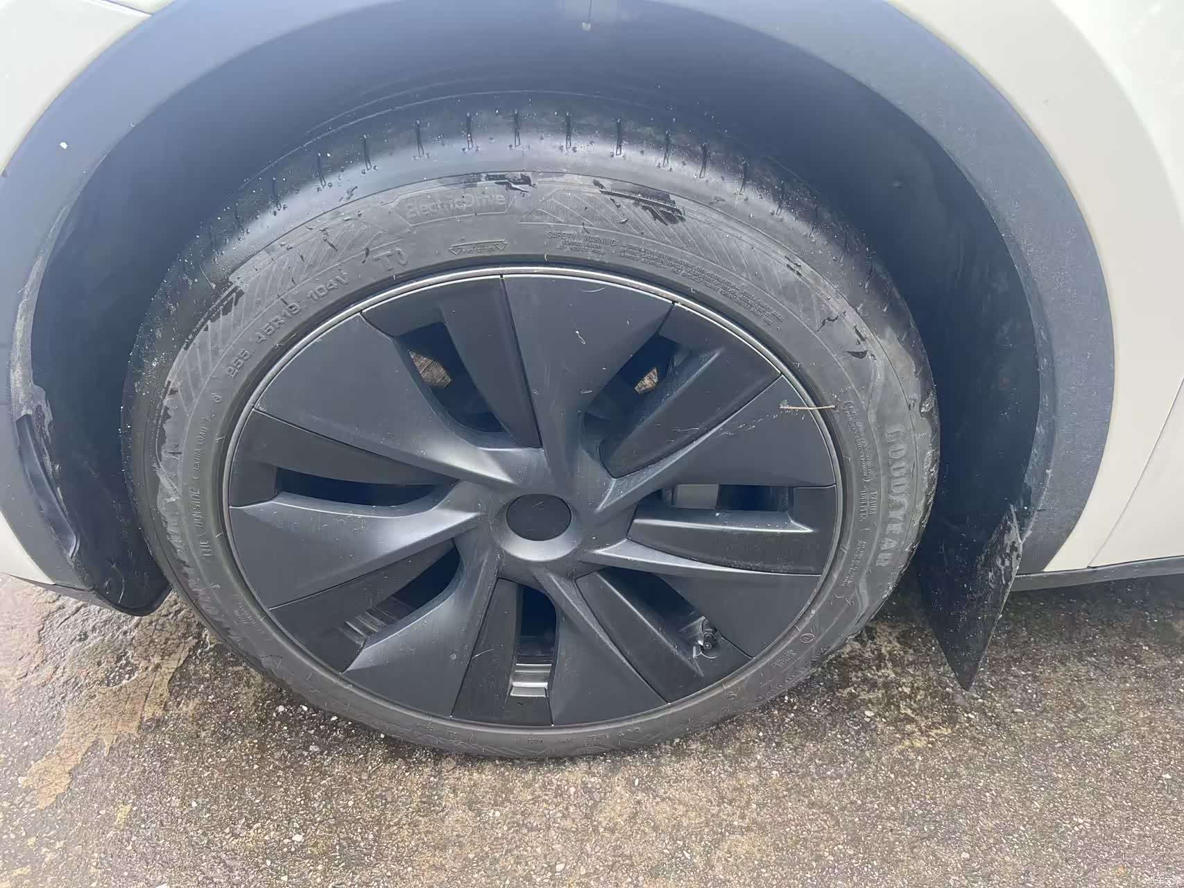 Tesla Model Y, 2025 4