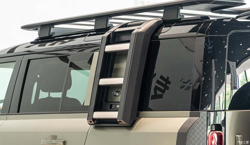 Land Rover Defender, 2023 18
