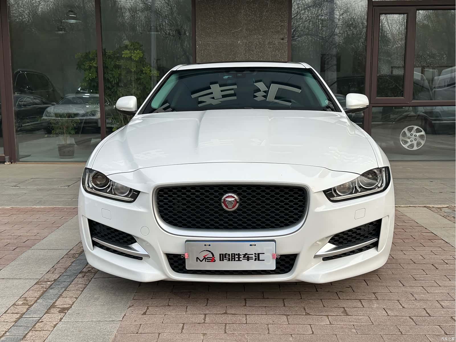 Jaguar XE, 2015 3