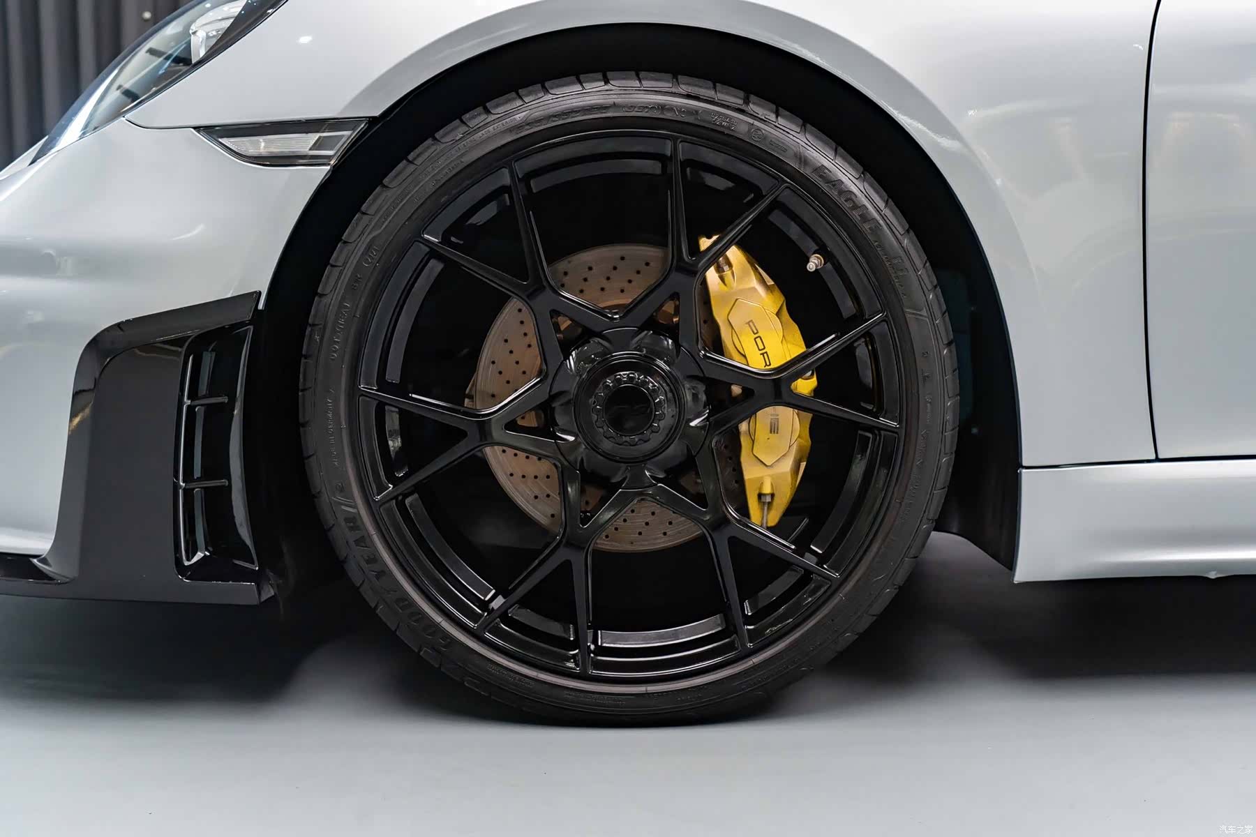 Porsche Cayman, 2018 все фото