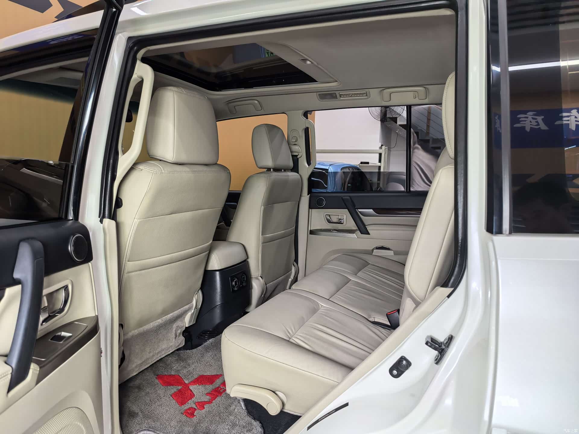 Mitsubishi Pajero, 2019 11