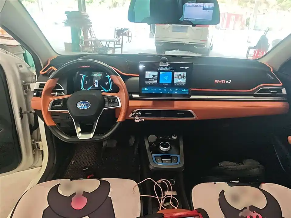 BYD e2