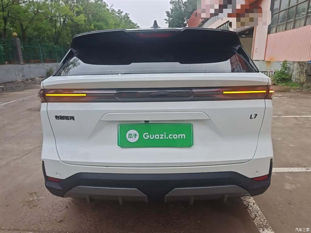Geely Galaxy L7, 2023 4