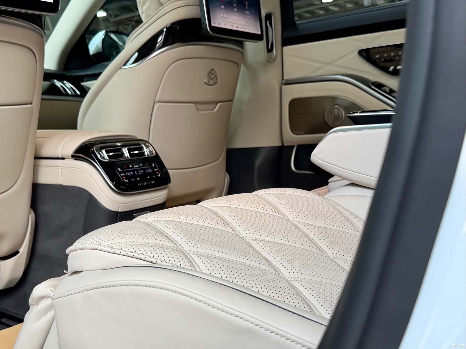 Maybach S-Class, 2024 28