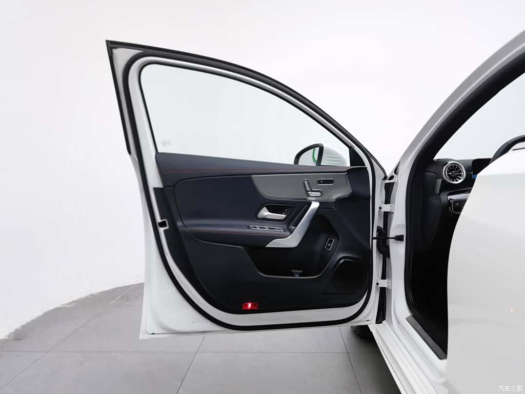 Mercedes-Benz A-Class, 2025 8