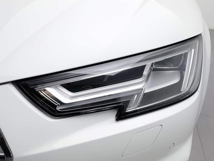 Audi A4L 2018, фото 7
