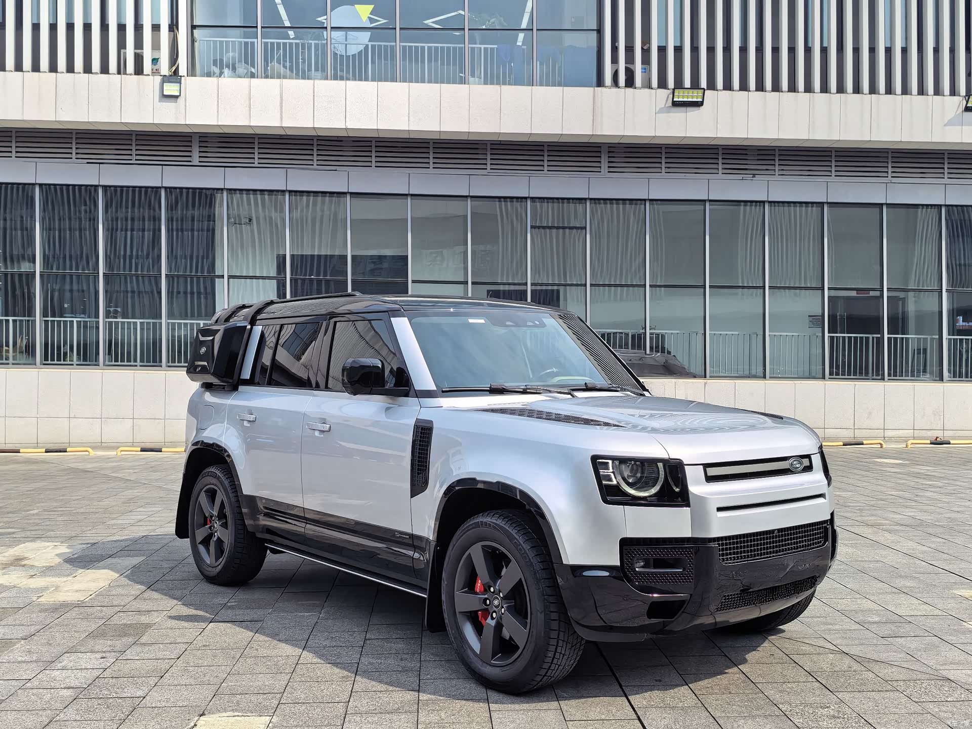 Land Rover Defender, 2021 3
