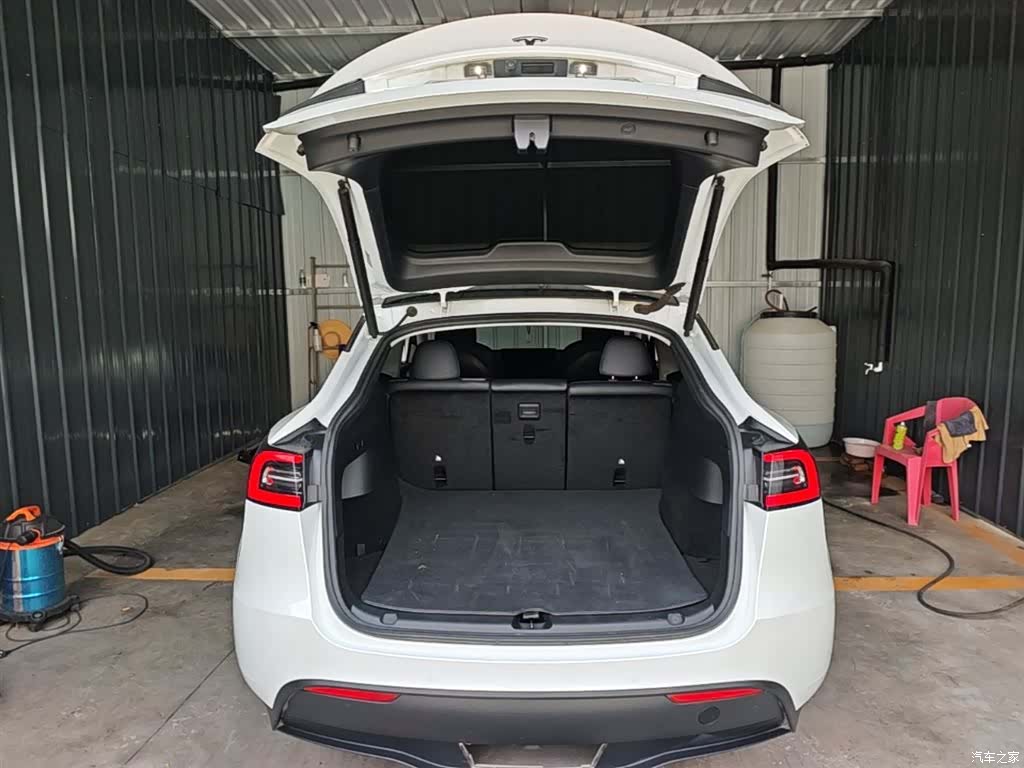 Tesla Model Y, 2022 19
