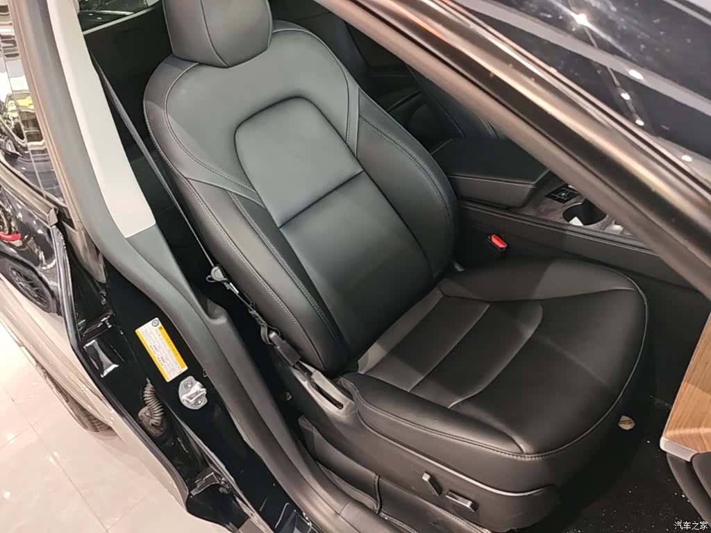 Tesla Model Y, 2023 25
