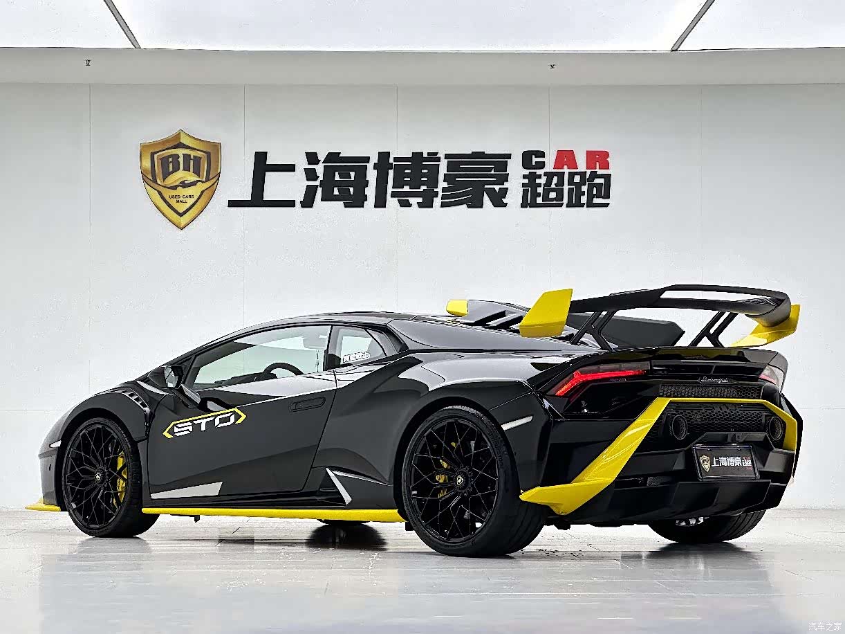 Lamborghini Huracán, 2022 все фото
