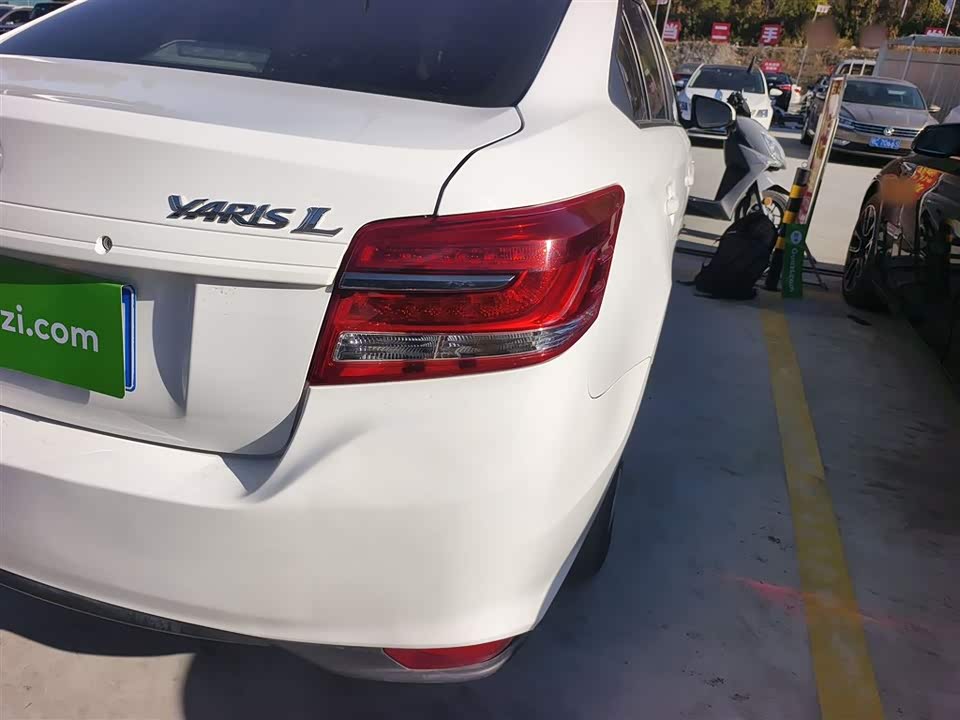 Toyota YARiS L to enjoy