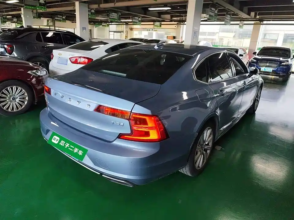 Volvo S90