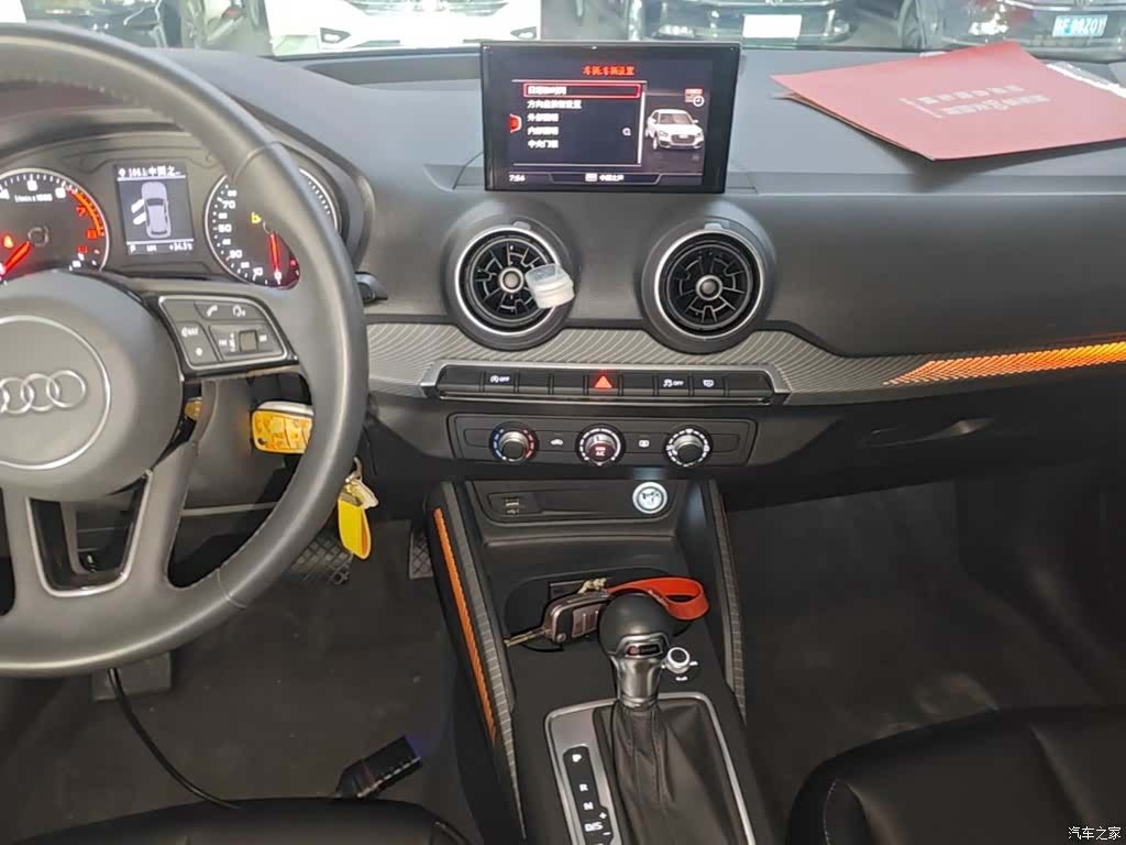 Audi Q2L, 2019 13