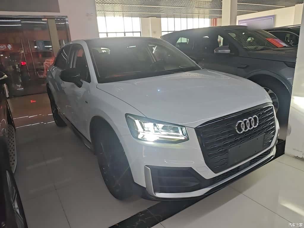 Audi Q2L, 2019 4