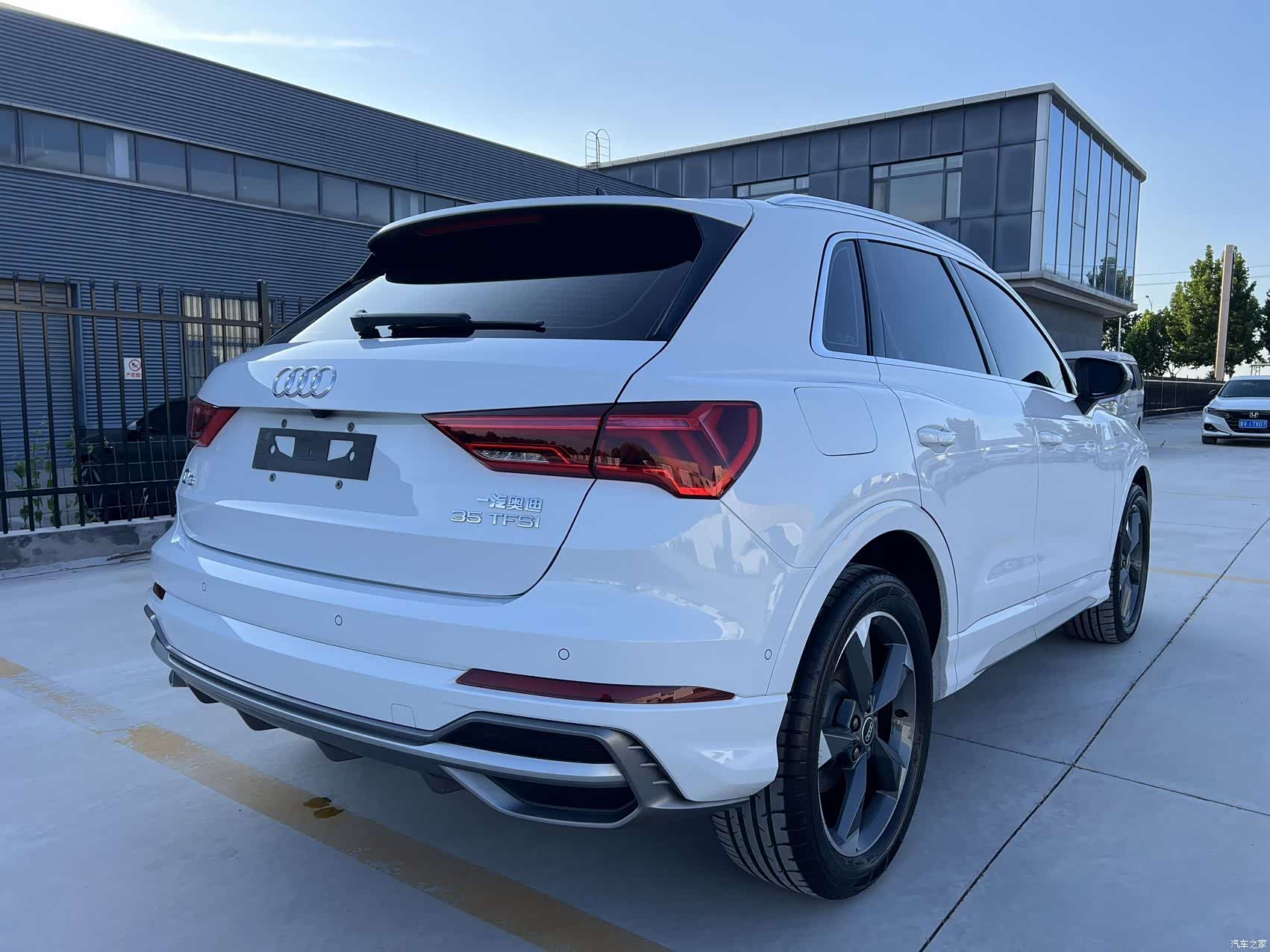 Audi Q3, 2022 все фото