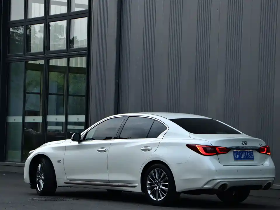 Infiniti Q50L
