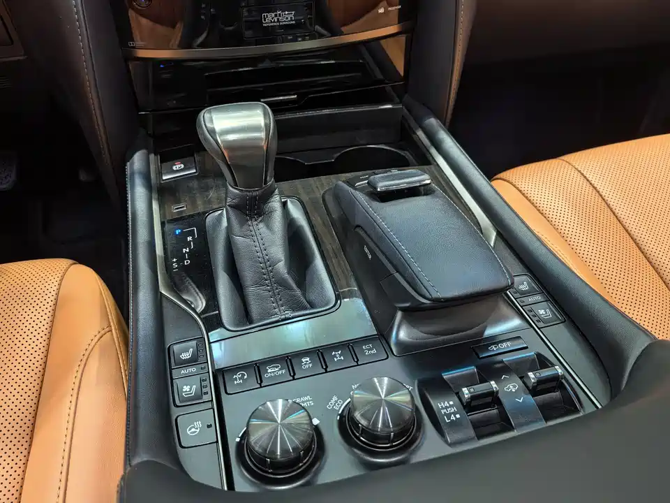 Lexus LX