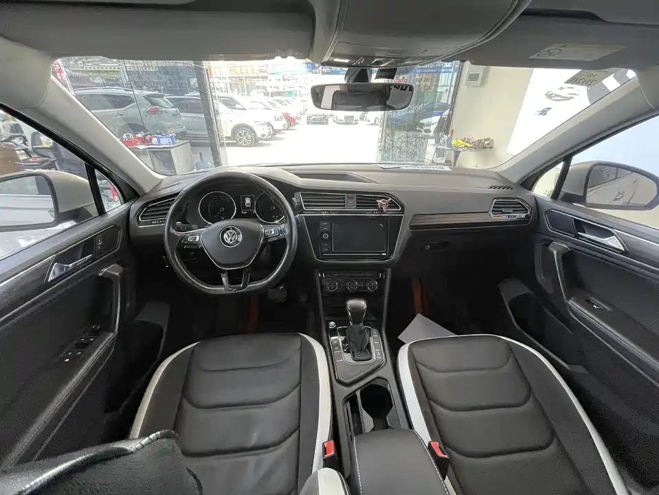 Volkswagen Tiguan L