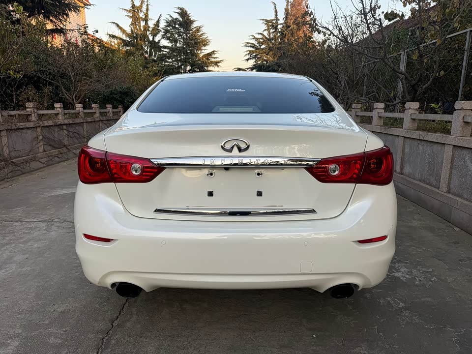 Infiniti Q50L