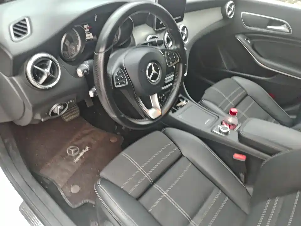 Mercedes-Benz CLA Mercedes-Benz CLA